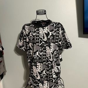 NWT Jordan Boys T-Shirt Black with Jumpman Logos Size XL